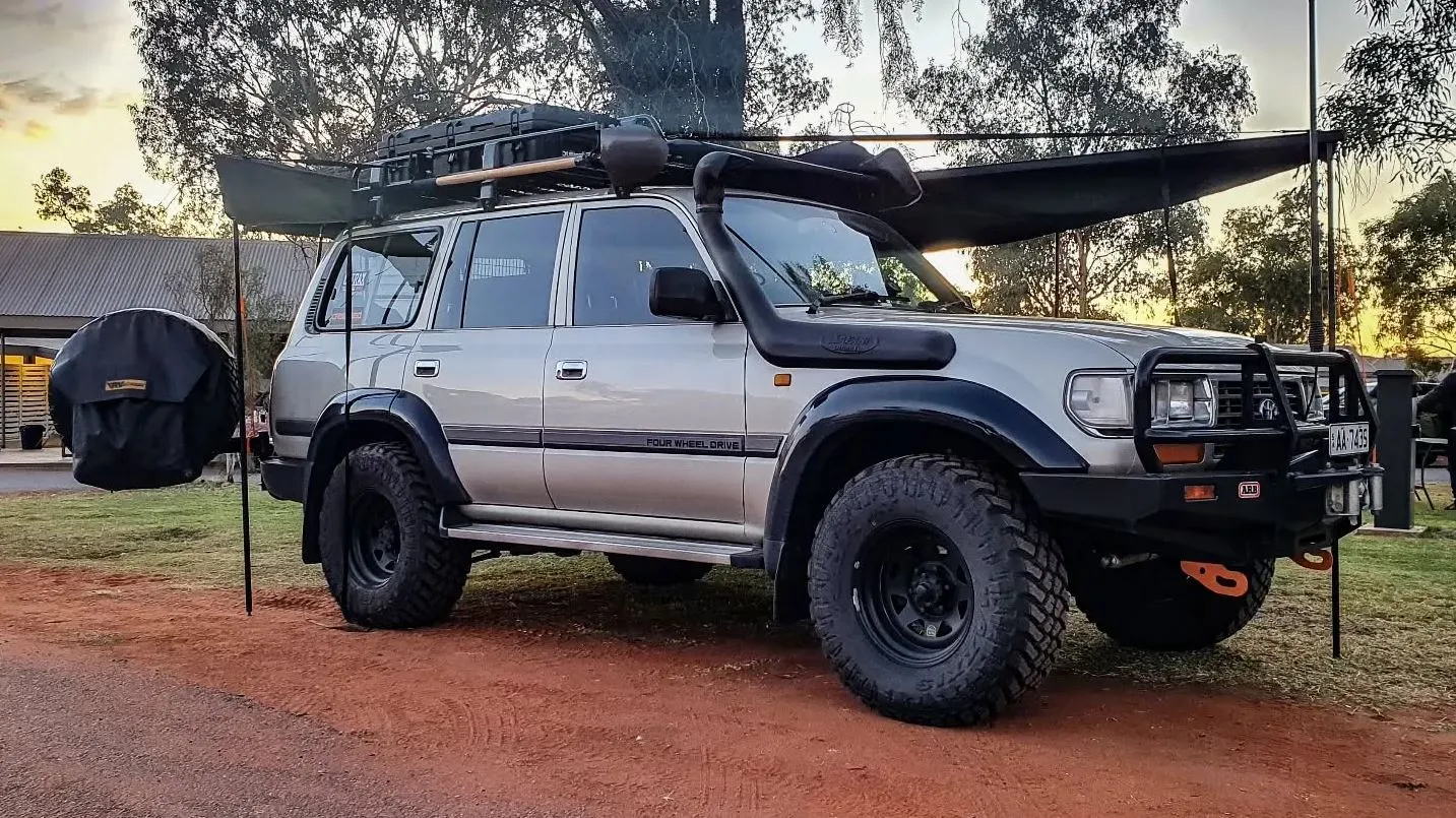 Vixens from Hell | Which Is Better for First-Timers — Uluru or Kings Canyon in One Day? Facilities, Access & Practical On-Ground Info